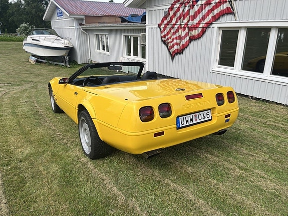 Chevrolet Corvette 7 of 17