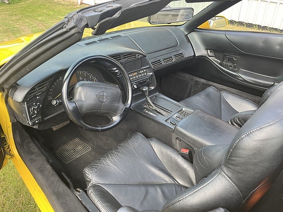 Chevrolet Corvette 14 of 17