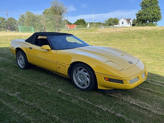 Chevrolet Corvette 10 of 17