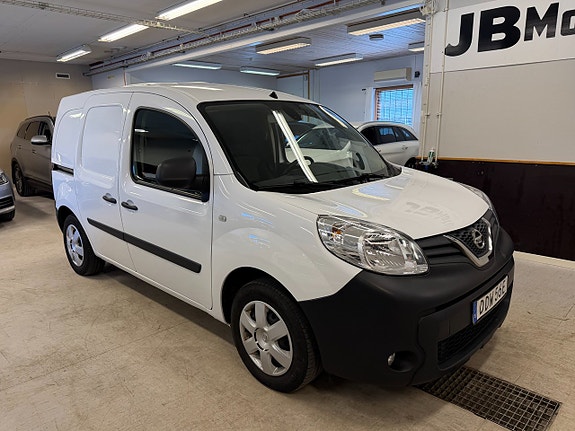 Nissan NV250 2 of 5