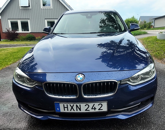 BMW 320i 5 of 5