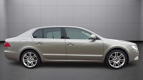 Skoda Superb 2 of 5