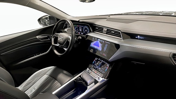 Audi Q8 e-tron 11 of 14