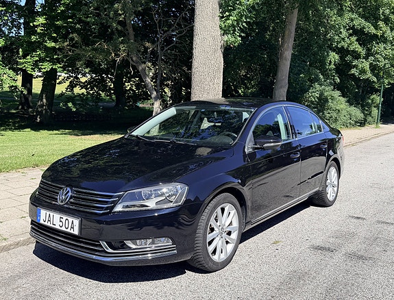 Volkswagen Passat 2 of 5