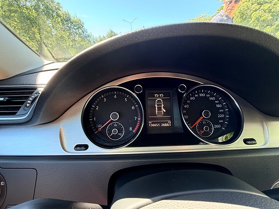 Volkswagen Passat 10 of 14