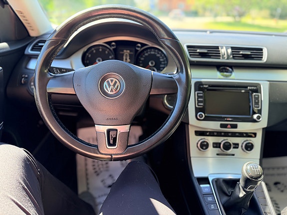 Volkswagen Passat 7 of 14