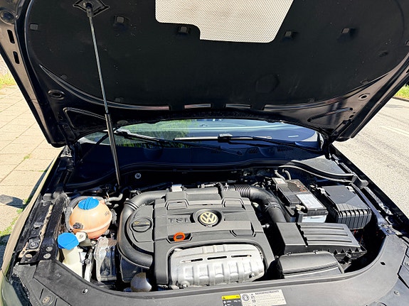 Volkswagen Passat 8 of 14