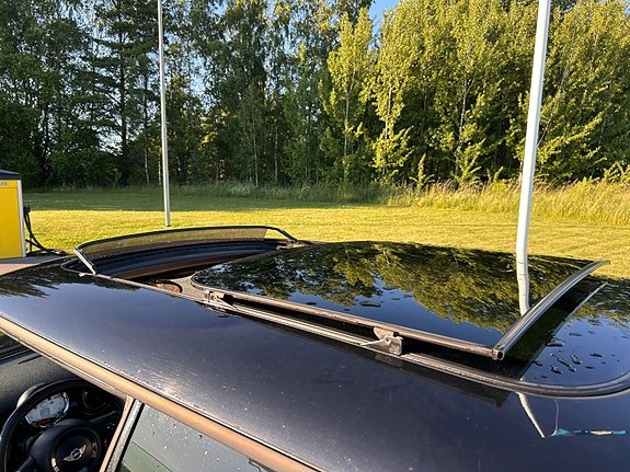 MINI Cooper 4 of 5