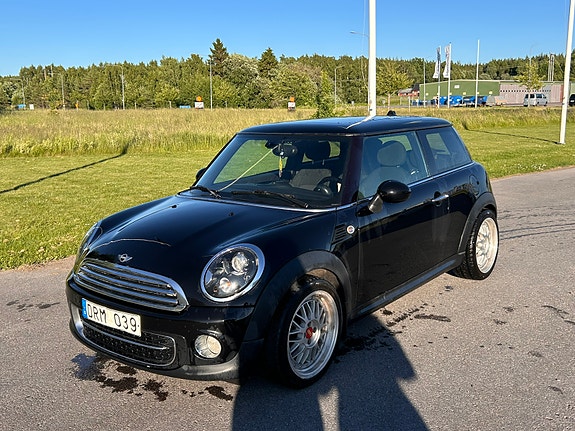 MINI Cooper 2 of 5
