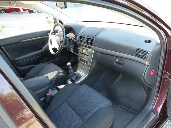 Toyota Avensis 5 of 5