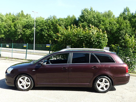 Toyota Avensis 3 of 5