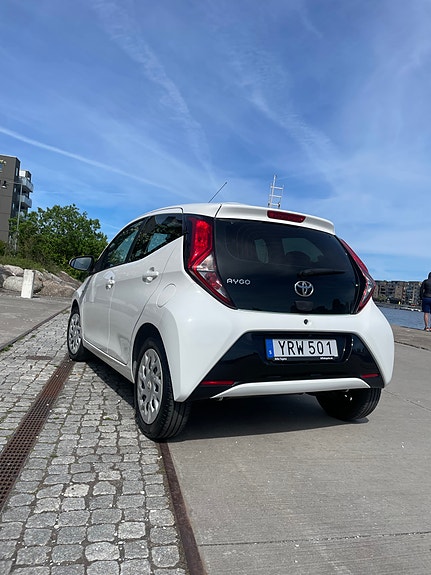 Toyota Aygo 2 of 5