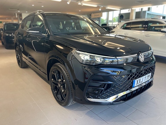 Volkswagen Tiguan 3 of 5
