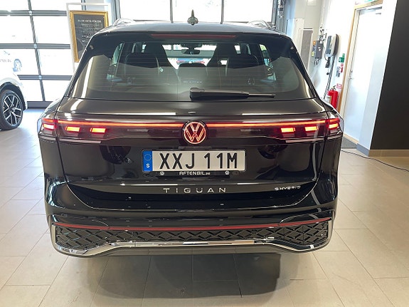 Volkswagen Tiguan 6 of 16