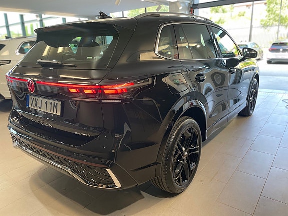 Volkswagen Tiguan 4 of 5