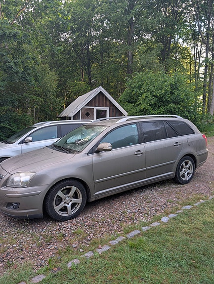 Toyota Avensis 3 of 5