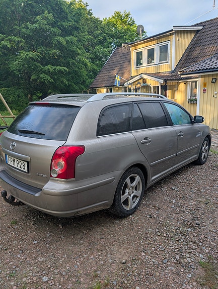 Toyota Avensis 4 of 5