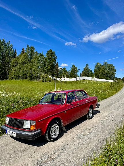 Volvo 244 2 of 5