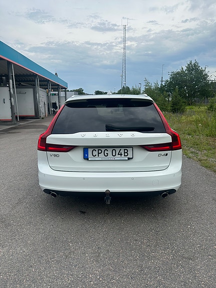 Volvo V90 2 of 5