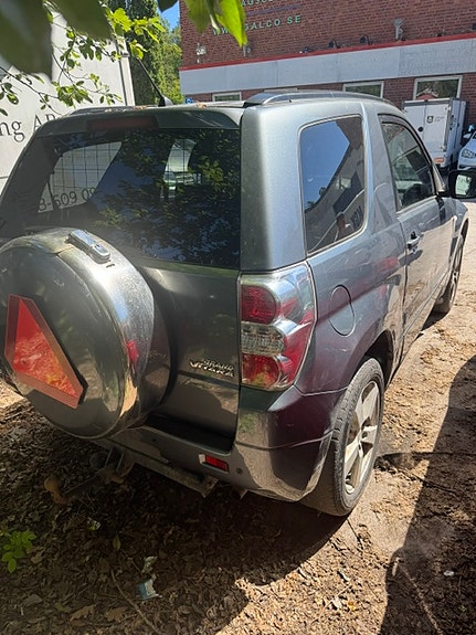 Suzuki Grand Vitara 3 of 7