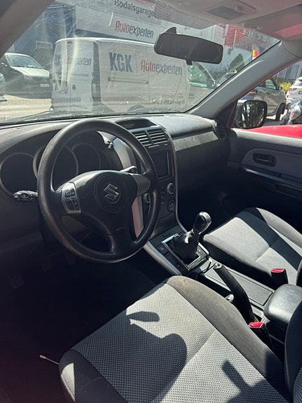 Suzuki Grand Vitara 4 of 7