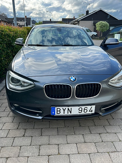BMW 118d 2 of 5