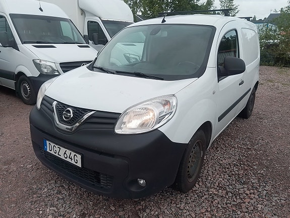 Nissan NV250 2 of 5
