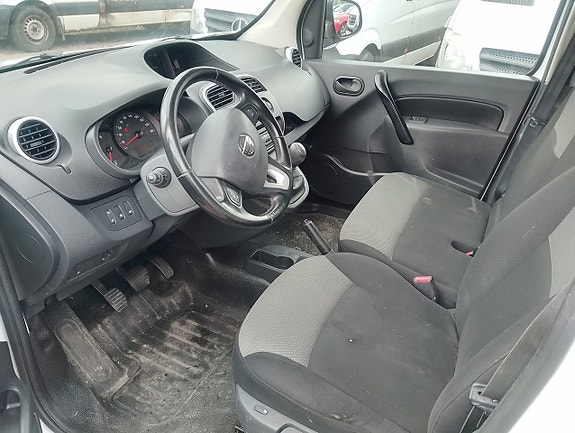 Nissan NV250 8 of 17