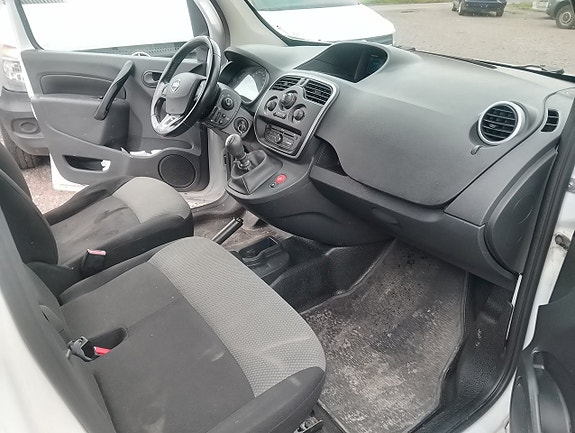 Nissan NV250 10 of 17