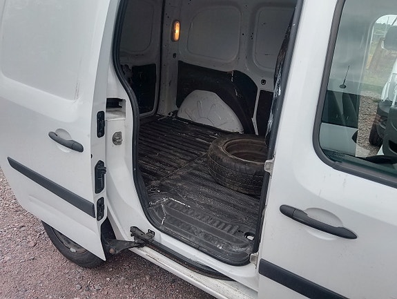 Nissan NV250 17 of 17