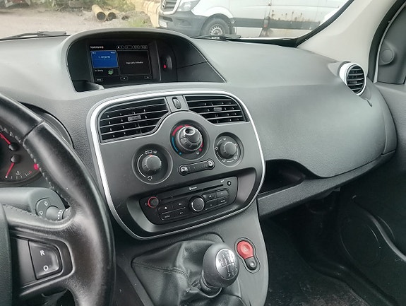 Nissan NV250 11 of 17