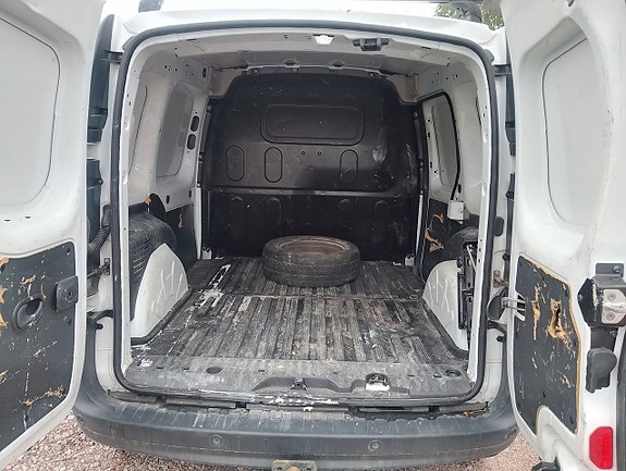 Nissan NV250 16 of 17