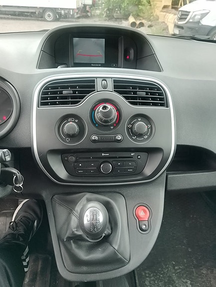 Nissan NV250 13 of 17