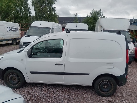 Nissan NV250 3 of 5