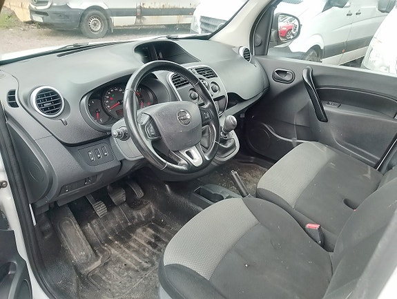 Nissan NV250 9 of 17