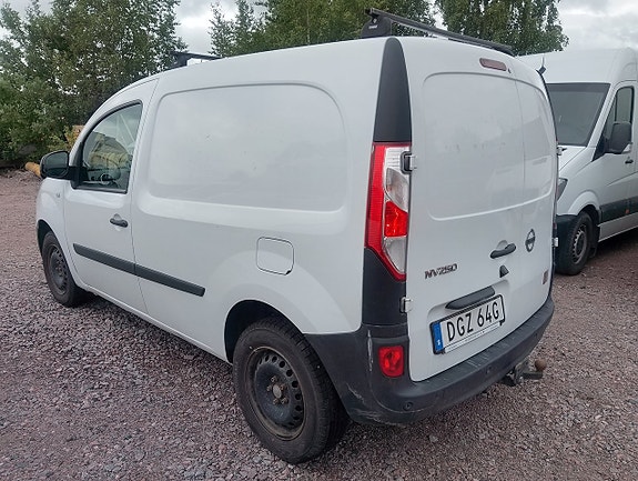 Nissan NV250 4 of 5