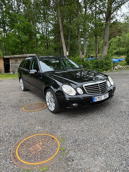 Mercedes-Benz E200 2 of 5