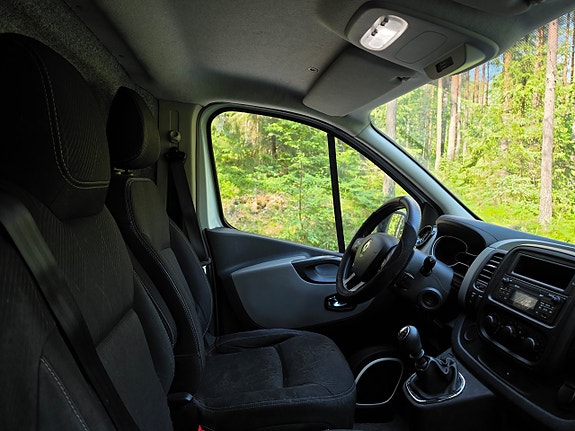 Renault Trafic 6 of 11