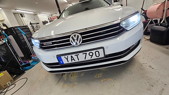 Volkswagen Passat 2 of 5