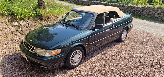 Saab 900 2 of 5
