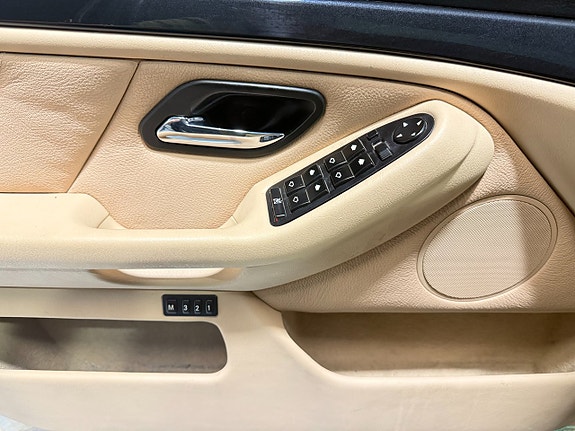 BMW 530i 13 of 16