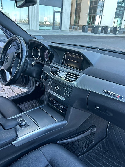 Mercedes-Benz E220 8 of 14