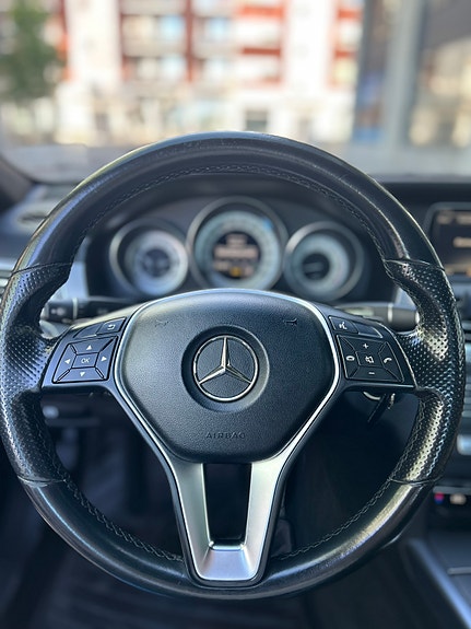 Mercedes-Benz E220 14 of 14
