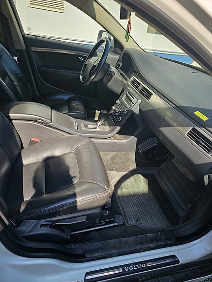 Volvo XC70 3 of 5