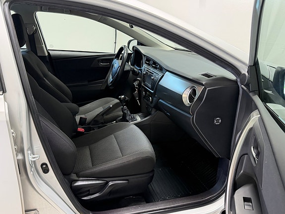 Toyota Auris 5 of 5