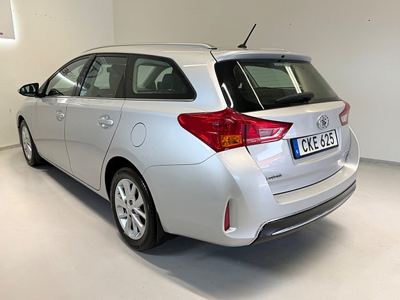 Toyota Auris 4 of 5