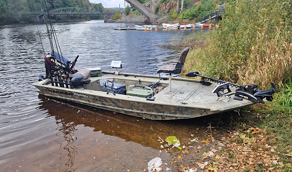 Tracker Grizzly 1548 sportsman 2 of 5