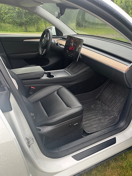 Tesla Model Y 3 of 3