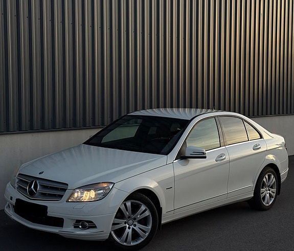 Mercedes-Benz CLA180 d 2 of 5