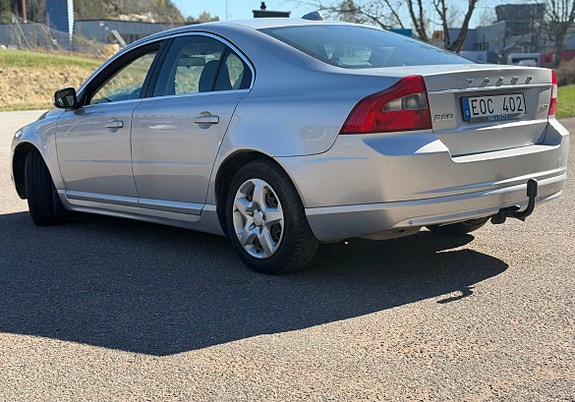Volvo S80 2 of 5